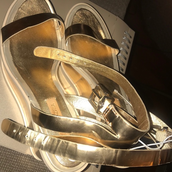 BCBG MAXAZRIA Harris Gold Platform Sandal - Picture 6 of 6